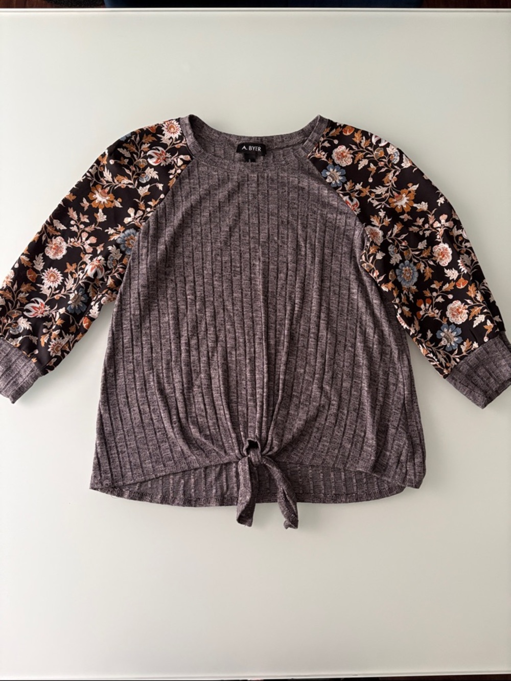 A. Byer Floral Knot Top Sz S